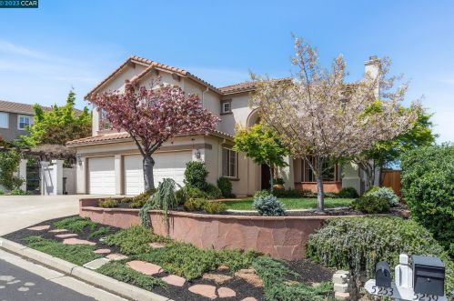 5253 Ambleside Dr, Concord, CA 94521-5442