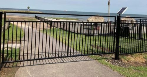 713 Baywood Dr, Taylor Lake Village TX exterior