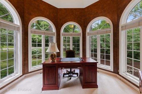 9301 Falling Waters Dr, Willowbrook IL  60527-0718 exterior