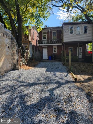 1912 Park St, Harrisburg, PA 17103-2538