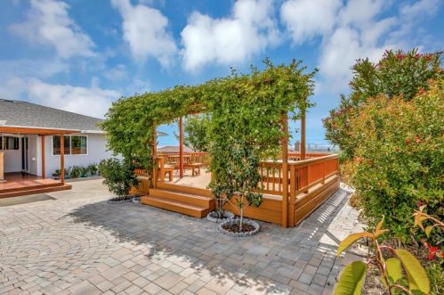 1924 Marineview Dr, San Leandro CA 94577-5315 exterior