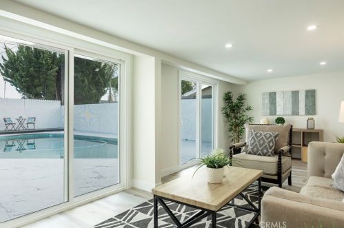 8212 Munster Dr, Huntington Beach CA  92646-5025 exterior