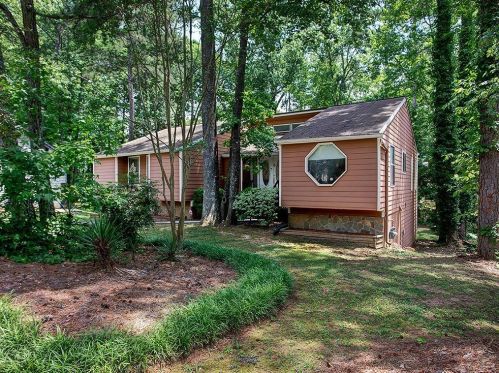 930 Post Road Cir, Stone Mountain, GA 30088-2223