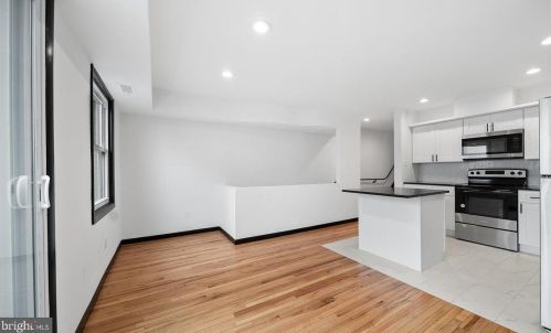 512 4 St, Philadelphia PA 19133-3105 exterior