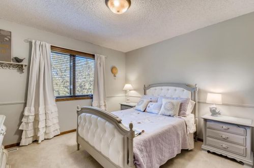 3826 Bridgewater Dr, Saint Paul MN  55123-2528 exterior