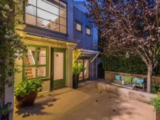 3060 Valevista Trl, Los Angeles, CA 90068-1725