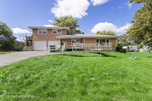 1084 West Dr, South Elgin, IL 60177-2534
