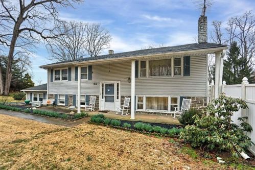 42 Appalachian Dr, Carlisle, PA 17015-8515