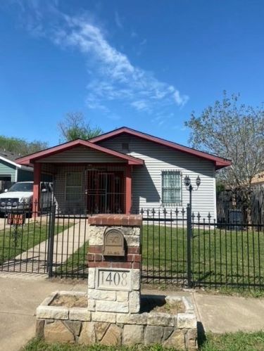 1408 New York Ave, Fort Worth, TX 76104-7521