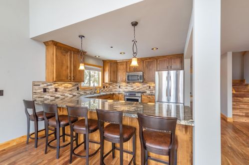 14759 Northwoods Blvd, Truckee, CA 96161-7058