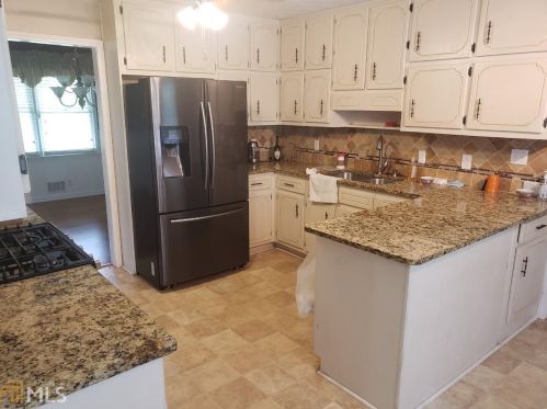 125 Bent Arrow Dr, Stockbridge GA  30281-4864 exterior