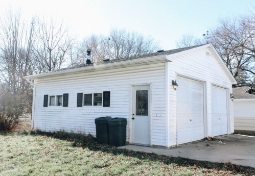 325 Dale St, Somonauk, IL 60552-3216