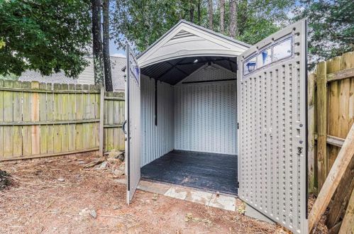 130 Laurel Springs Dr, Mcdonough GA  30253-6058 exterior