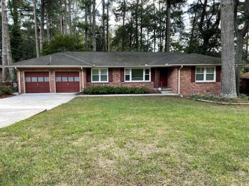 3901 Garfield Dr, Stone Mountain, GA 30083-2325