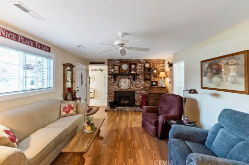 144 Pollasky Ave, Clovis, CA 93612-1127