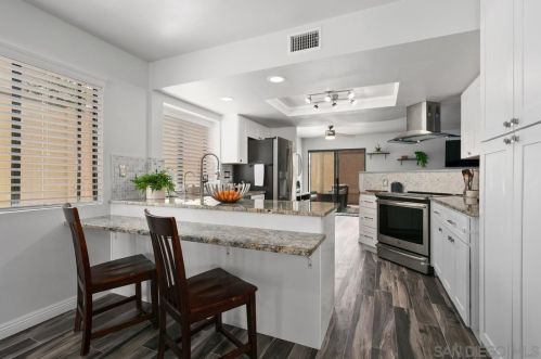 930 Hawthorne Ave, Carlsbad, CA 92011-3930