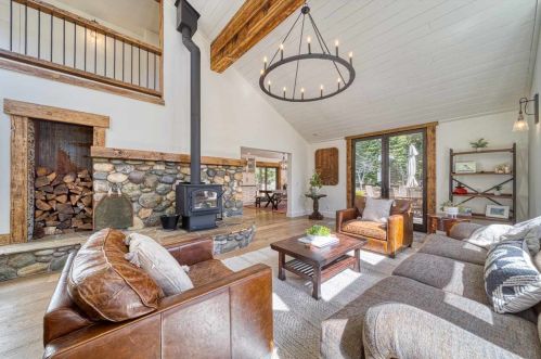 11090 Palisades Dr, Truckee, CA 96161-3119