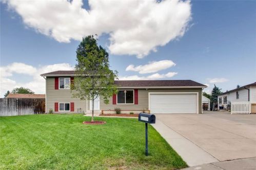 15559 Brown Pl, Denver, CO 80013-1613