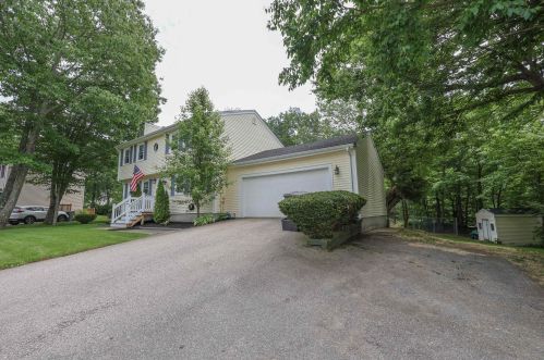 1 Donovan Dr, Derry, NH 03038-4928