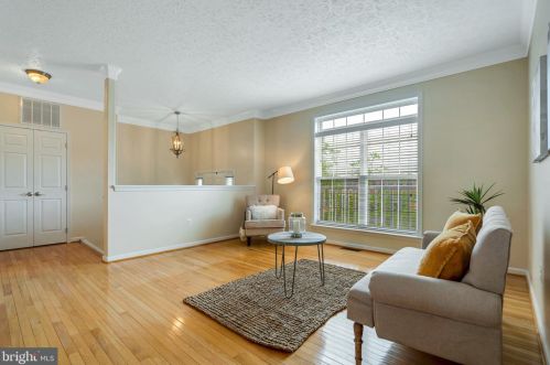 509 Dunmore St, Fredericksburg, VA 22401-6142