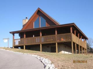 1952 Leatherwood Ln, Pigeon Forge, TN 37862-7230