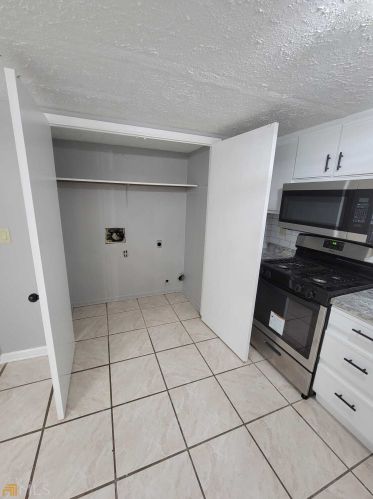 6688 Branchview Ct, Rex GA 30273-2156 exterior