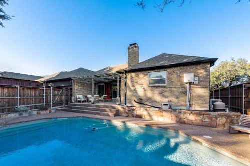 9672 Atherton Dr, Dallas TX  75243-6135 exterior