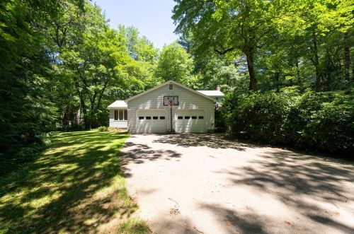 13 Fairway Dr, Hudson, NH 03051-5207