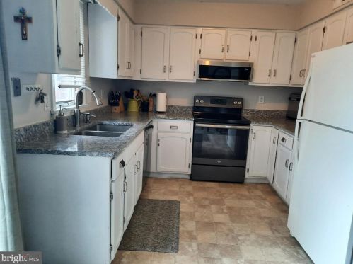 24 Shirley Ln, Trenton NJ 08648 exterior