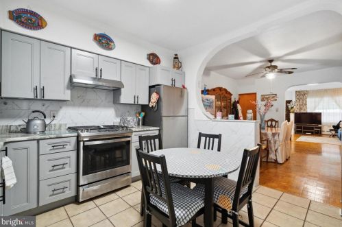 2426 10th St, Philadelphia, PA 19133-1603