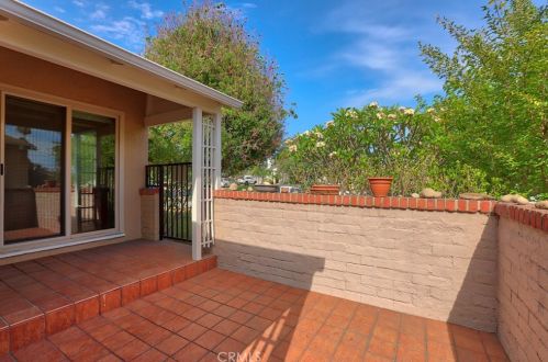 1205 Cleveland Rd, Glendale CA  91202-2602 exterior