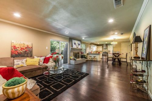 6809 Valhalla Rd, Fort Worth, TX 76116-9113