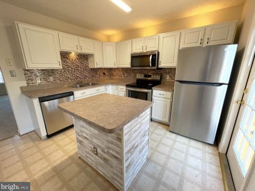 602 Kensington Dr, Fredericksburg, VA 22405-8714