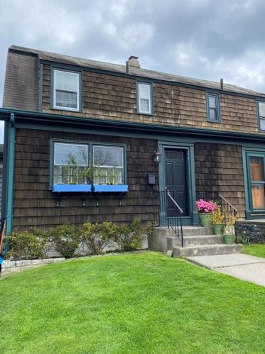 16 Stacey St, Middletown, RI 02840-3836