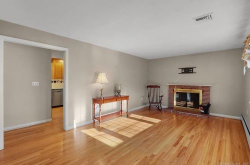 54 Saginaw St, Wapping CT  06074-2122 exterior