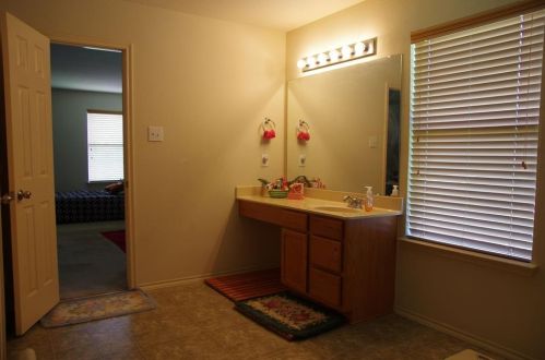 7551 Hedgeoak Ct, Fort Worth TX  76112-4451 exterior