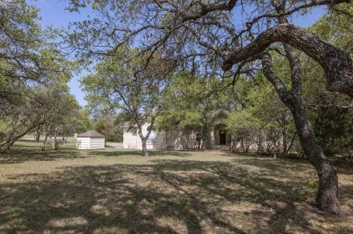 912 Oak Meadow Dr, Mount Sharp, TX 78620-3948