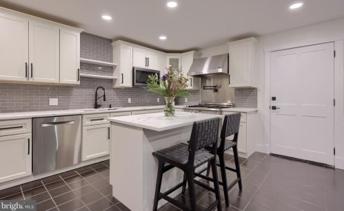 18 Walnut St, Lancaster PA  17602-4924 exterior