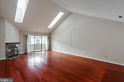 6006 Normandy Dr, Mount Laurel, NJ 08054-5958