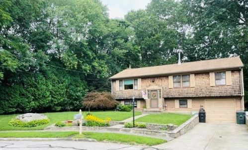27 Viola St, Coventry, RI 02816-7680