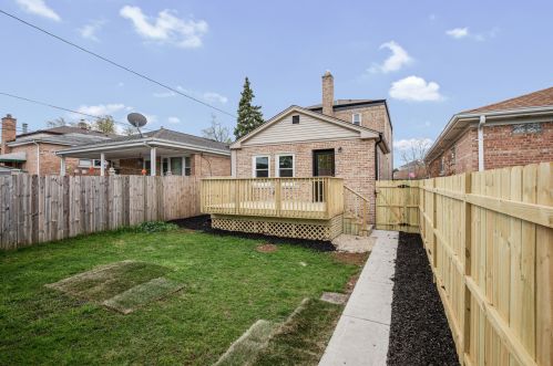 8035 Osceola Ave, Niles IL  60714-2945 exterior