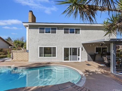 6718 Rycroft Dr, Riverside CA  92506-5315 exterior