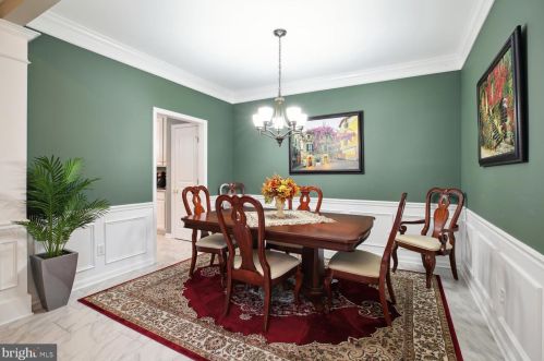 85 Sparrow Dr, Trenton NJ 08690-2463 exterior