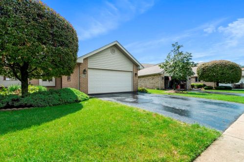 18423 Lakeview Cir, Tinley Park, IL 60477-4810