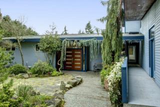 9810 Marine View Dr, Seattle, WA 98136-2732