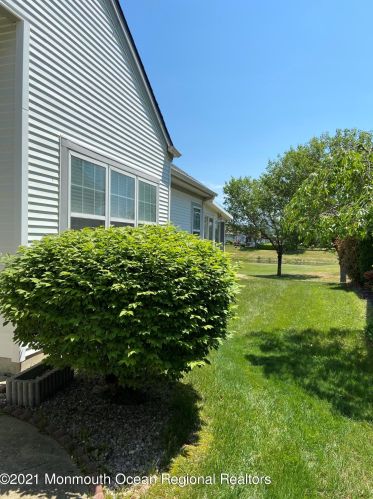 17 Arcadia Dr, Lakehurst NJ  08759-6160 exterior