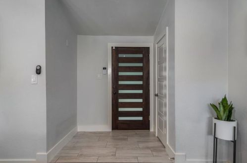 2116 Rockwood Dr, Carrollton TX 75007-5723 exterior