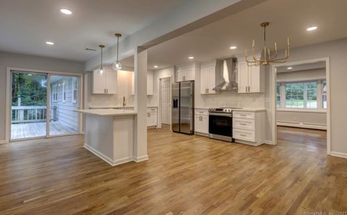 34 Brookwood Ln, Huntington CT  06484-2051 exterior