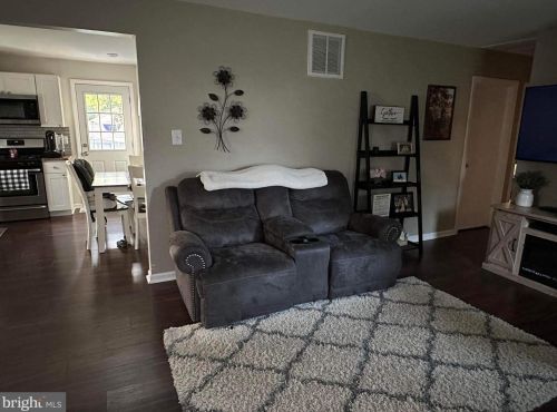 213 Grand Ave, Blenheim, NJ 08012-3843