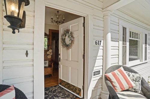 617 Pine St, Lodi, CA 95240-3015
